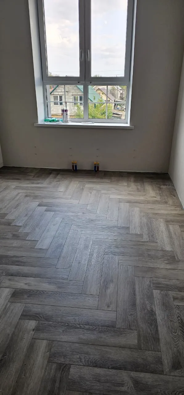 Укладка кварцвинила Челябинск · Кварцвинил диагональная ёлочка · Укладка кварцвинила ёлочкой · Сложная укладка кварцвинила · Кварцвинил в квартире 65м² · Мастера по укладке кварцвинила Челябинск · Укладка плитки ПВХ диагональю · Напольные покрытия Челябинск · Стоимость укладки кварцвинила · Подготовка основания под кварцвинил