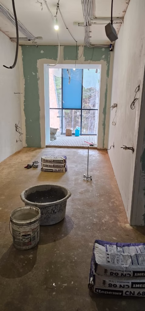 Очистка основания и грунтовка пола на объекте в Тургояке