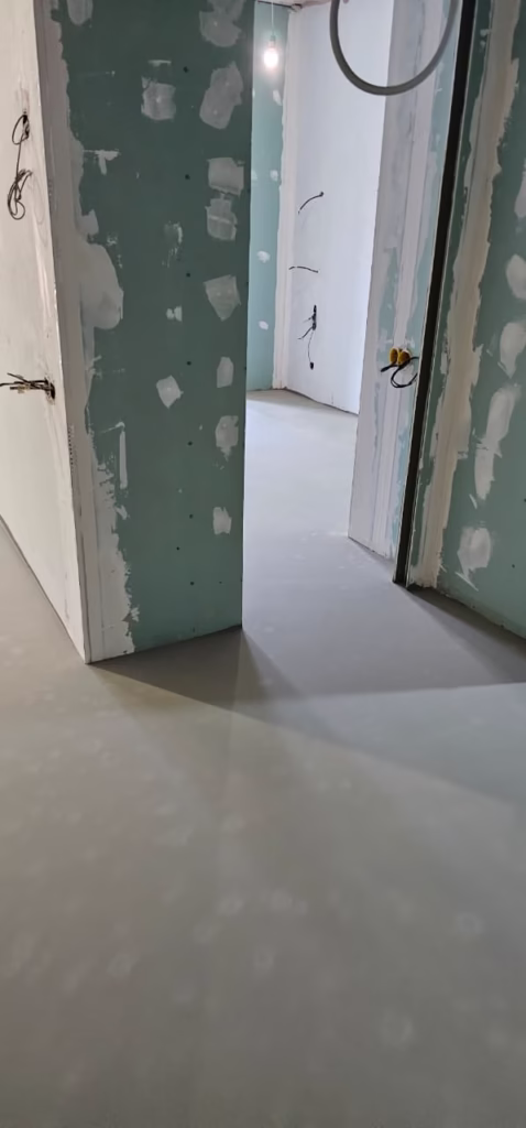 Финальный результат: гладкое основание под напольное покрытие